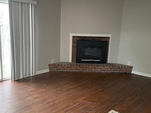 3rd image of 2935 N Vermont Ave