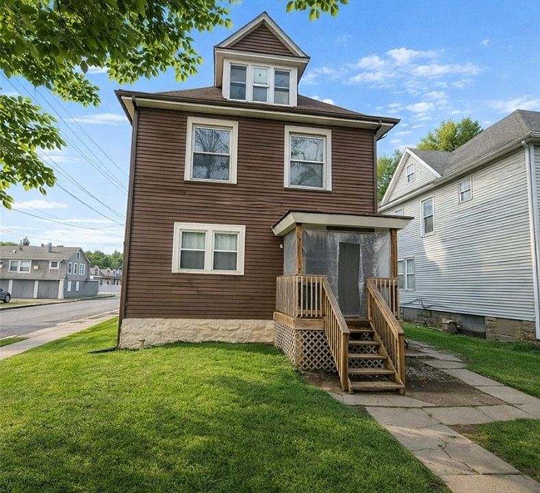 1st image of 328 W Cunningham St