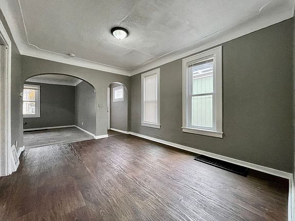4th image of 609 Martin Luther King Jr St SE