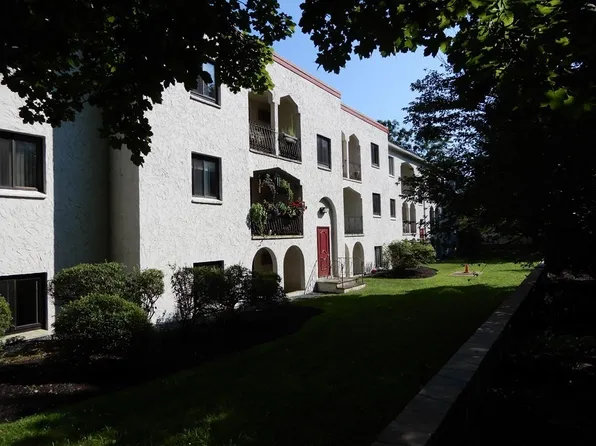 120 Fellsview Trl #124, Stoneham, MA 02180