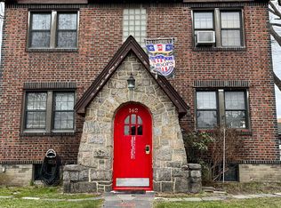 162 Grant Ave APT 5, Mineola, NY 11501