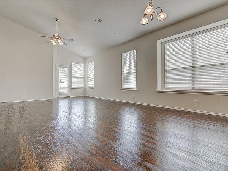 1610 Greenside Dr — Photo 13