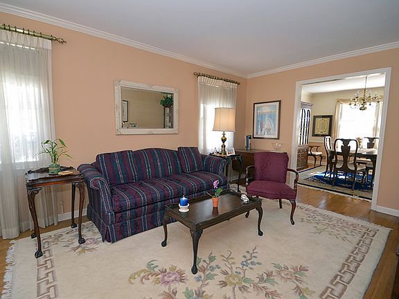 4th image of 44 Elmwood Pl
