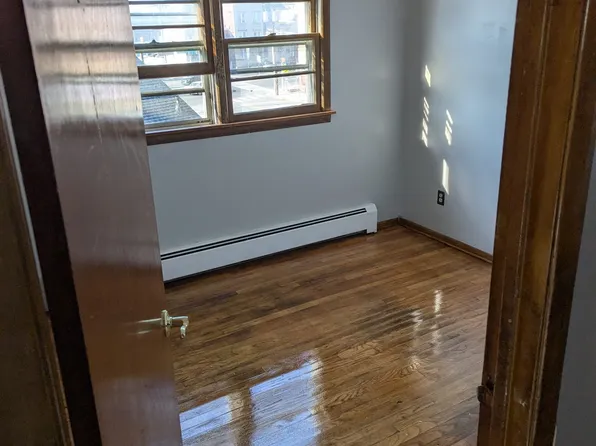 217 Seaview Avenue image 8 of 14