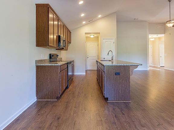 3rd image of 238 Beckingham Dr