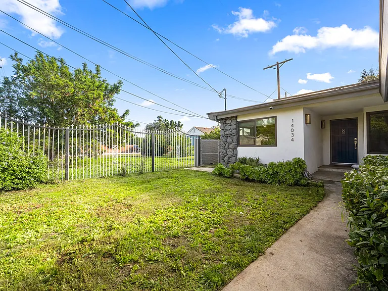 14034 Valerio St — Photo 44