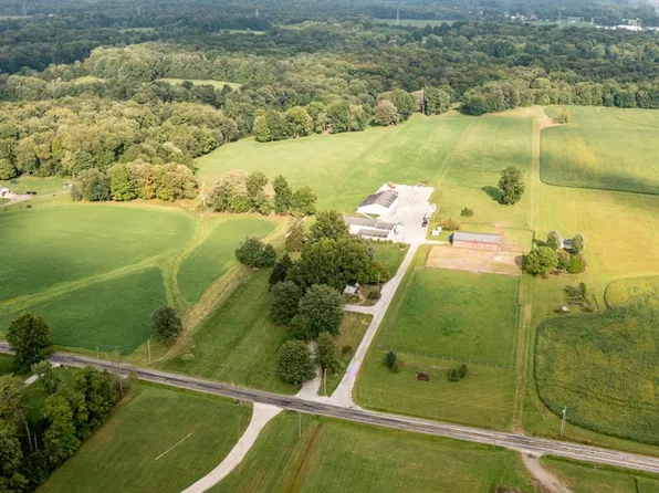 7838 Peck Rd, Ravenna, OH 44266