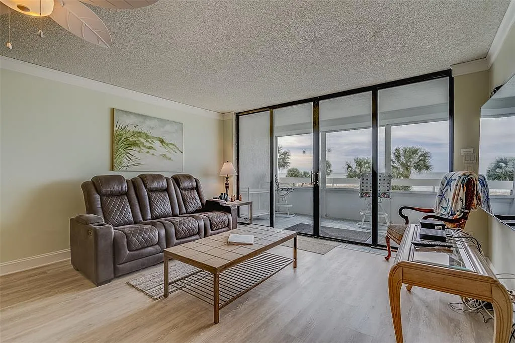2 bed, 2.0 bath, 1165 sqft, $4,000 — Photo 4
