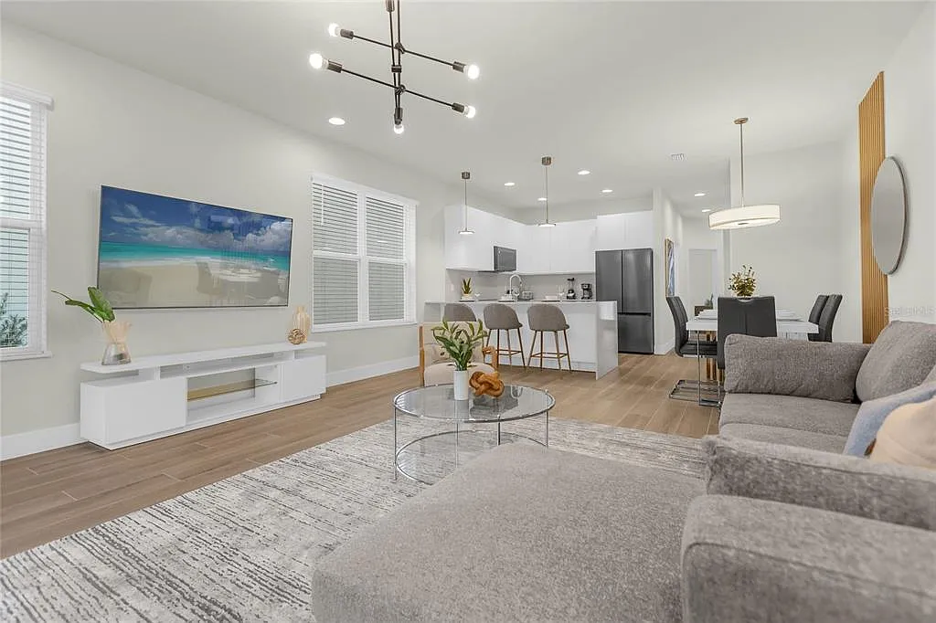 4 bed, 3.0 bath, 1845 sqft, $2,600 — Photo 2