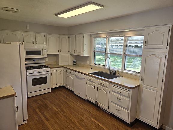 5th image of 844 Tarry Ln