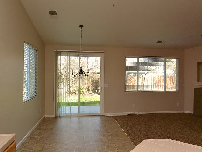 6102 W Seeger Ct — Photo 4