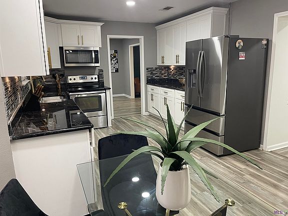 4th image of 12470 Parkwood Dr