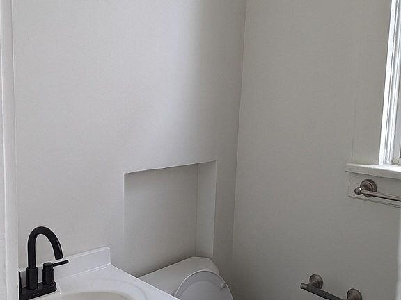 2nd image of 2462 N Hubbard St #1