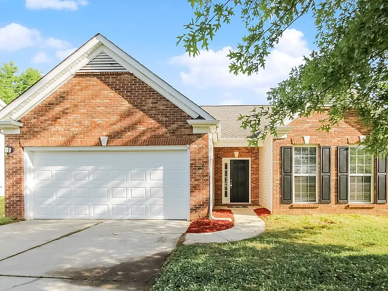 8704 Rozumny Dr — Photo 3