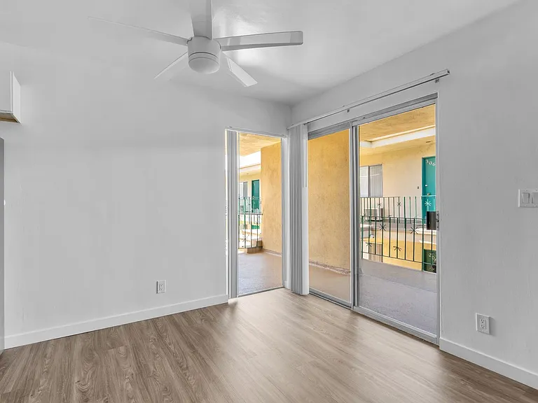 Encino Park West Apartments — Photo 26