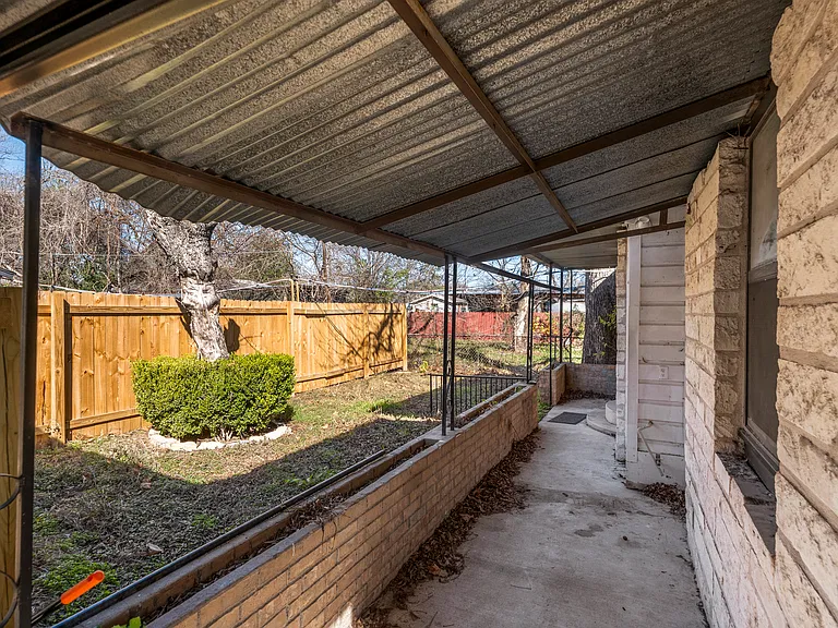 608 Springdale Rd — Photo 25