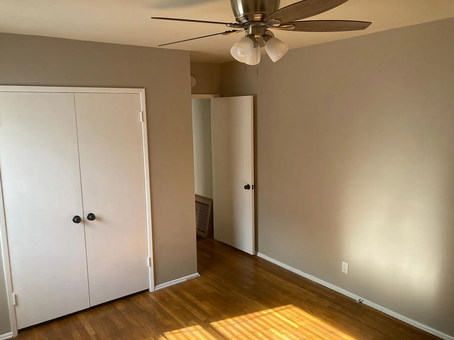 3 bed, 1215 sqft, $4,200 — Photo 4