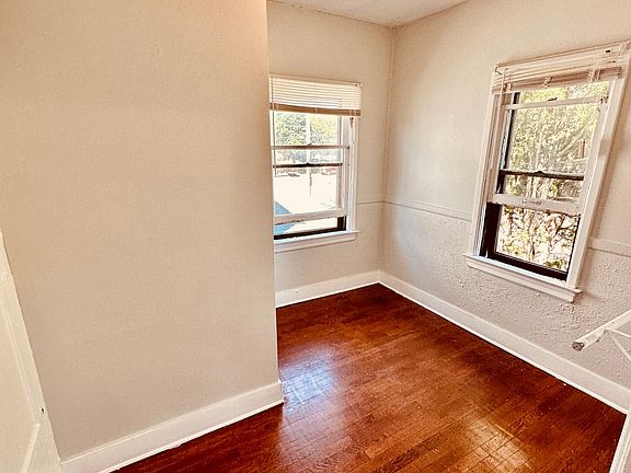 4th image of 853 College Ave NE