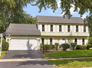 1513 Preston Rd, Naperville, IL 60563