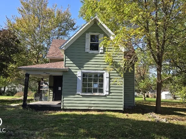 416 N 8th St, Elwood, IN 46036