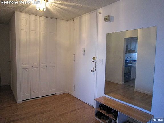 4th image of 300 Winston Dr #C1223-1223