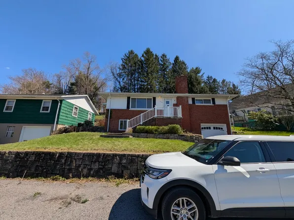 1126 S Park Dr, Fairmont, WV 26554