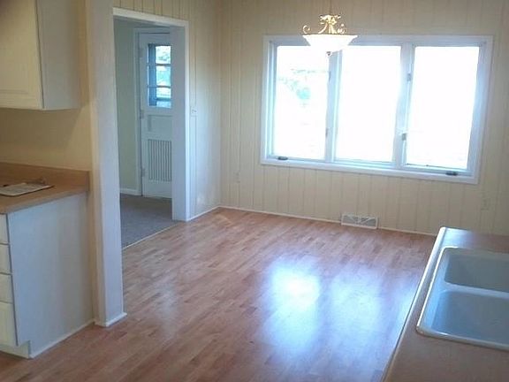 5th image of 615 Hillsdale St