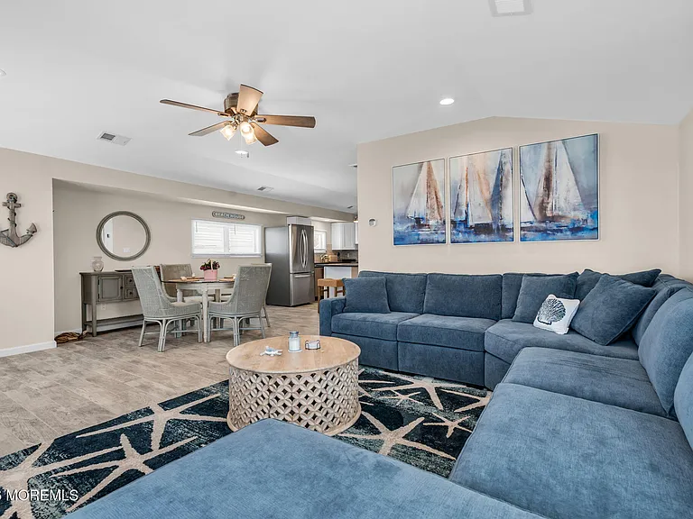 208 Mallard Ln — Photo 16