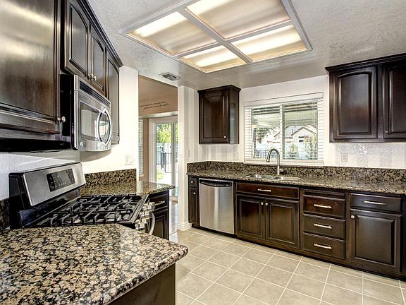 3rd image of 1007 Zephyr Ct