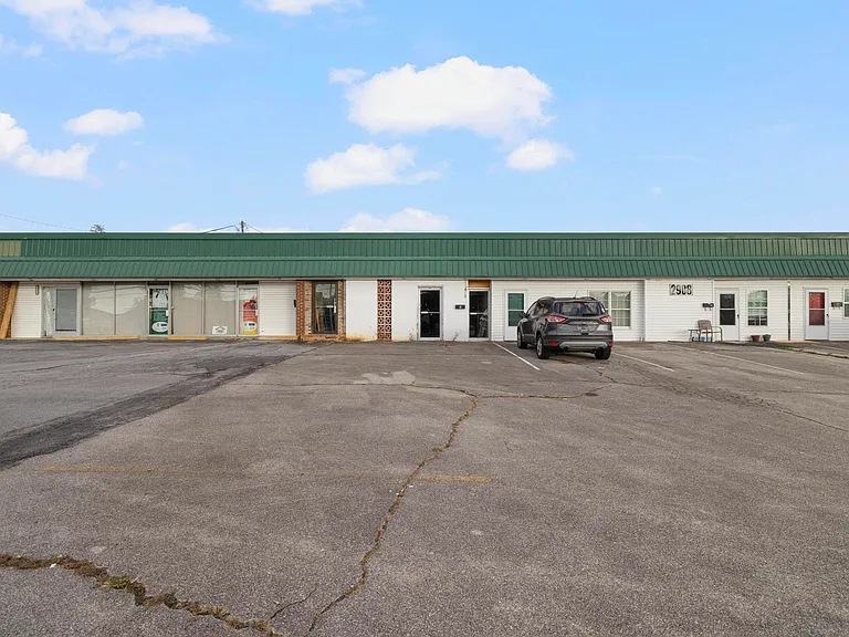 2908 Bloomingdale Rd #4 — Photo 11
