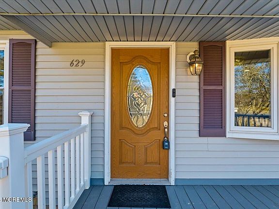 3rd image of 629 W Commodore Boulevard