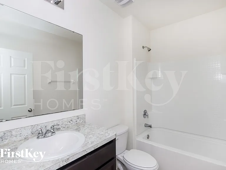 374 Sauders Rd SE — Photo 14