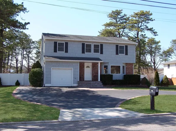 294 N Bicycle Path, Selden, NY 11784