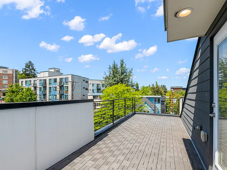 2327 E Denny Way — Photo 26