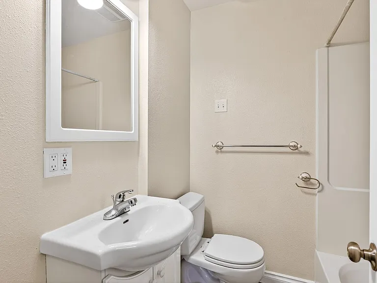 1414 NE 109th Ave #A — Photo 13