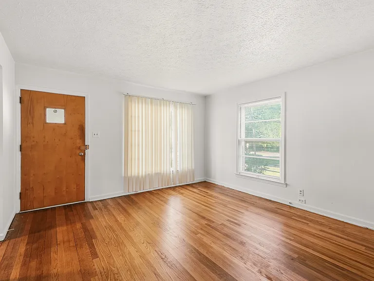 1037 Hardesty Blvd — Photo 5