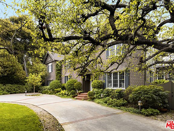 3rd image of 226 Palisades Ave