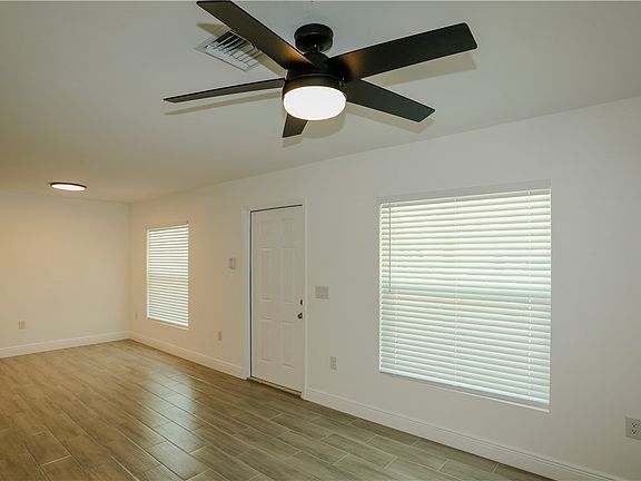3rd image of 917 Graystone Ave