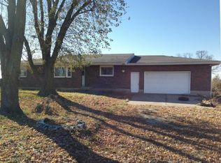 17 Oak Hill Rd, Eldon, MO 65025