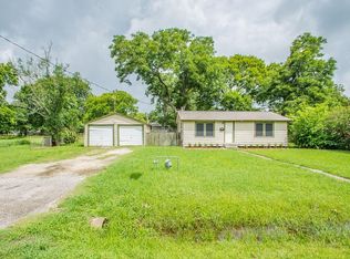 1148 2nd St, Clute, TX 77531