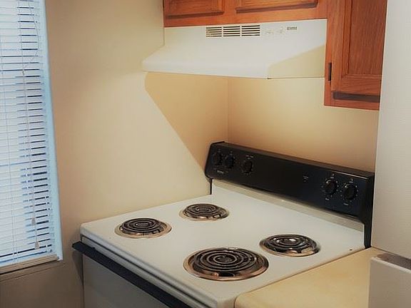 3rd image of 1550 Diuguid Dr APT A