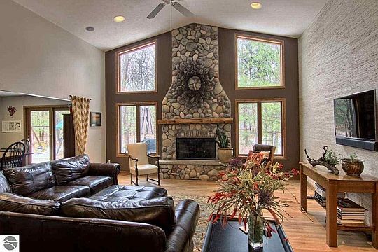 3rd image of 3418 Autumn Leaf Dr
