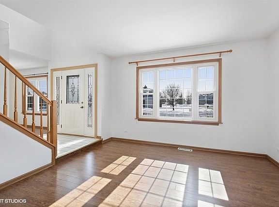 3rd image of 122 Bedford Ave