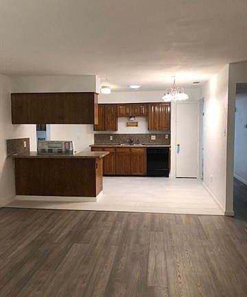 3rd image of 925 Lemontree Dr