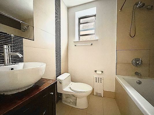5th image of 1058 Bergen St #2L