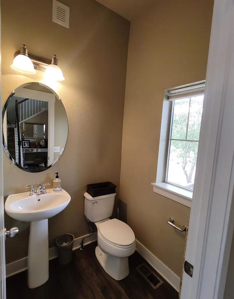 3 bed, 3.0 bath, 2396 sqft, $3,600 — Photo 4