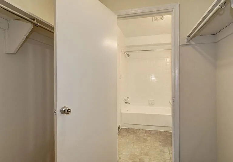 Crossland Apartments — Photo 21