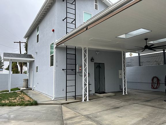 3rd image of 22729 Runnymede St