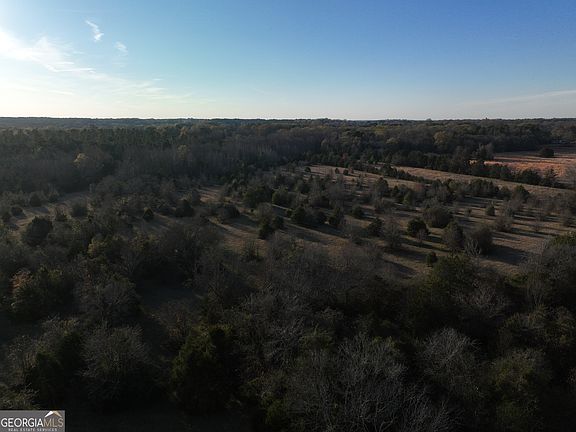 4th image of 2 Seneca Cir