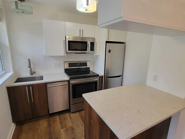 601 Cleveland St #11A — Photo 8